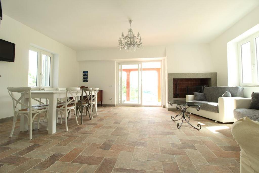 Luxury Villa Arianna Tarano Exteriör bild