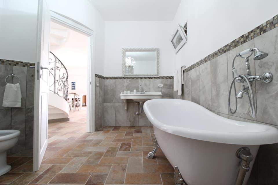 Luxury Villa Arianna Tarano Exteriör bild